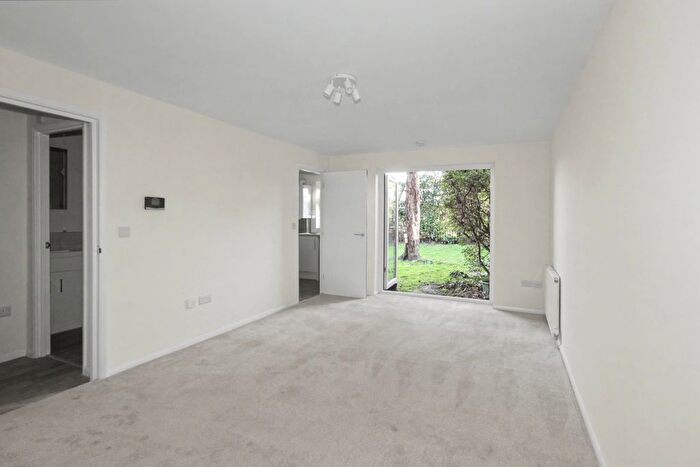 1 Bedroom Flat To Rent In Inkerman Road, Woking, GU21
