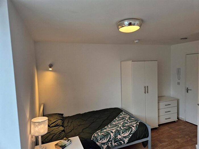 Studio To Rent In Studio With En-Suite, BH1