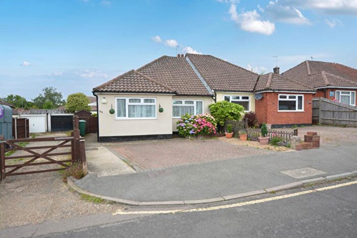 2 Bedroom Bungalow For Sale In The Crescent, Horley, RH6
