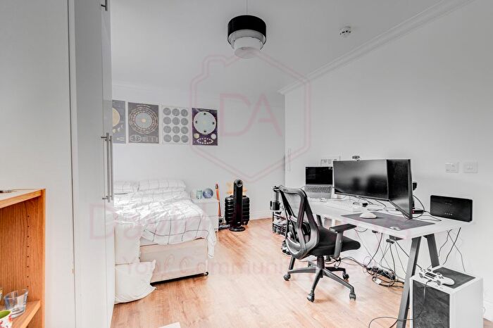Studio To Rent In Bamborough Gardens, Shepherd's Bush, London, W12
