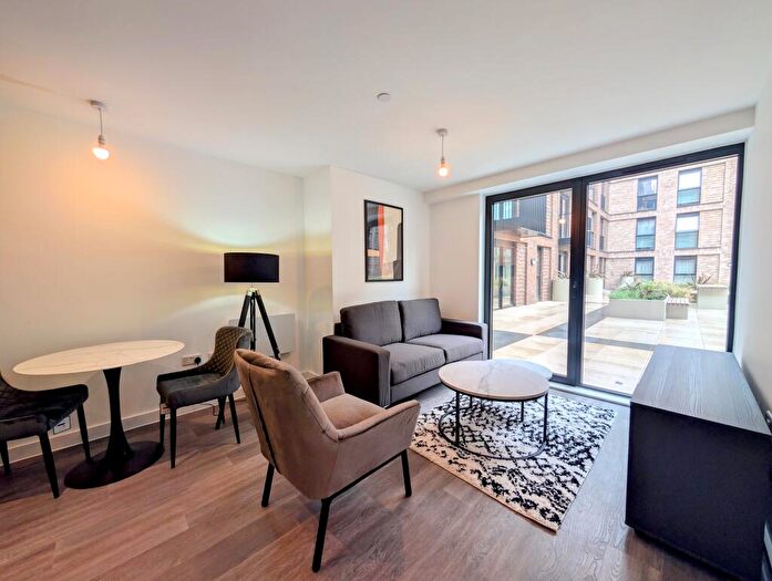 1 Bedroom Apartment To Rent In Berkeley Square, Salford, M5