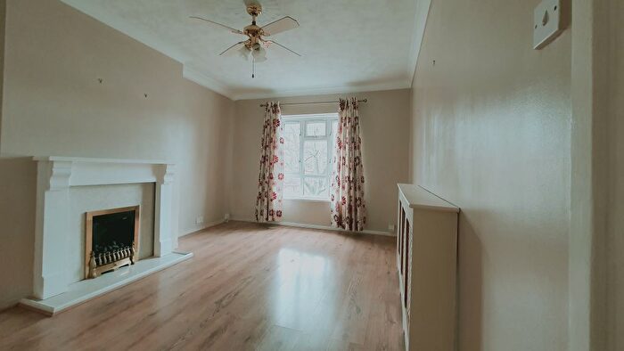 1 Bedroom Flat To Rent In Bastable Avenue, Barking, IG11