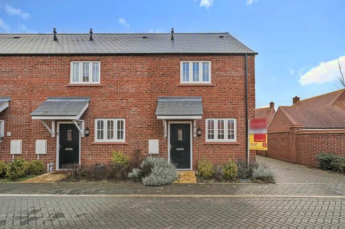 2 Bedroom Semi-Detached House To Rent In Bath Crescent, Bicester, OX26