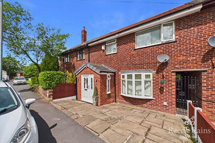 3 Bedroom End Of Terrace House For Sale In Coombes Avenue, Hyde, Greater Manchester, SK14