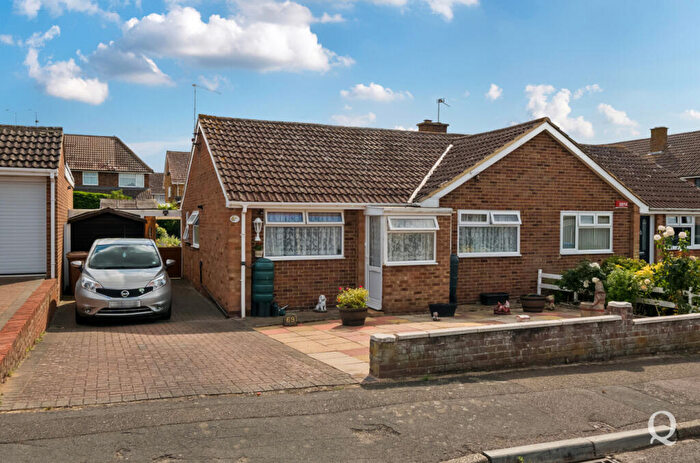 2 Bedroom Bungalow For Sale In Bradfield Avenue, Teynham, Sittingbourne, Kent, ME9