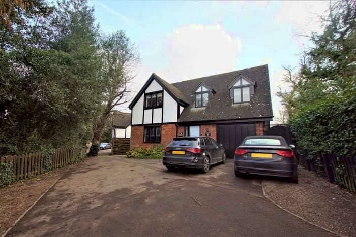 4 Bedroom Detached House To Rent In Welwyn Road, SG14