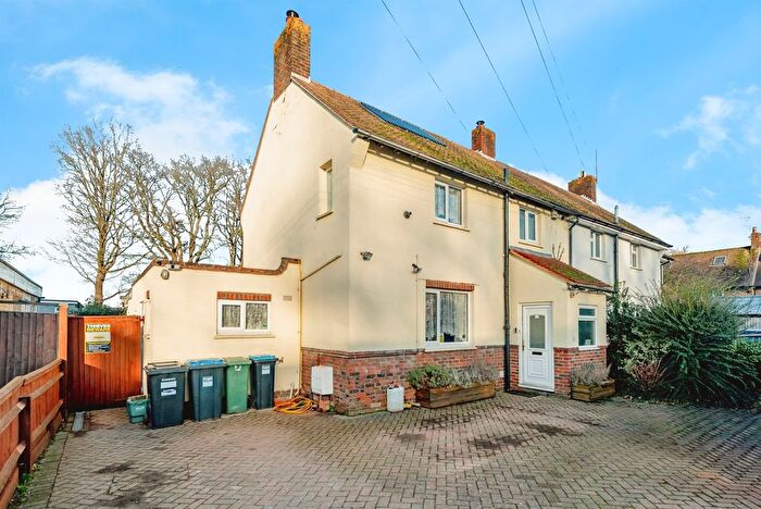 4 Bedroom Semi-Detached House For Sale In Careys Wood, Smallfield, Horley, RH6