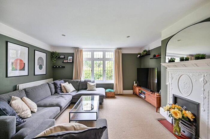 2 Bedroom Maisonette To Rent In Keble Road, Maidenhead, SL6