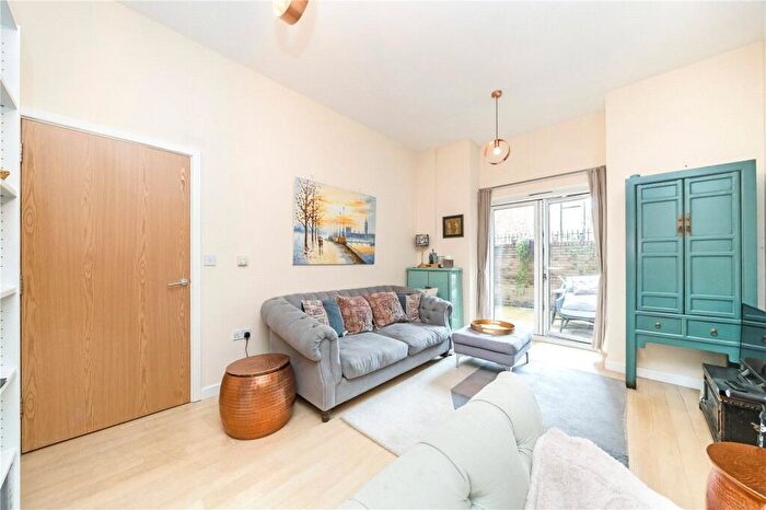 2 Bedroom Apartment To Rent In Glengall Road, London, NW6