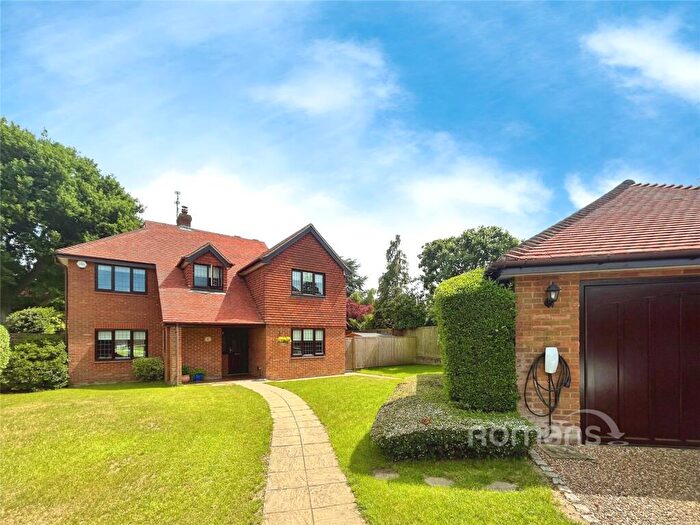 5 Bedroom Detached House To Rent In Kinghorn Park, Maidenhead, SL6