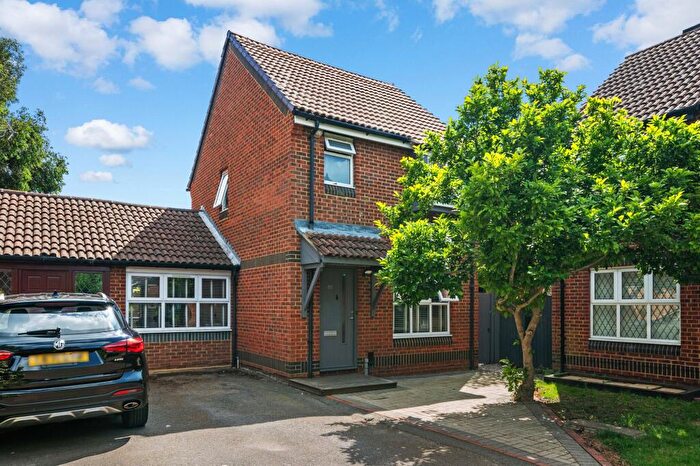 3 Bedroom Link Detached House For Sale In Jasmin Road, Epsom, KT19