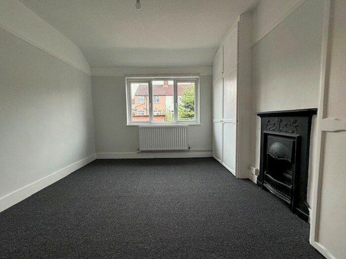 1 Bedroom Flat To Rent In Pound Street, Carshalton, Surrey, SM5