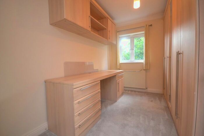 3 Bedroom Semi-Detached House To Rent In Wingrove Road, Reading, Berkshire, RG30