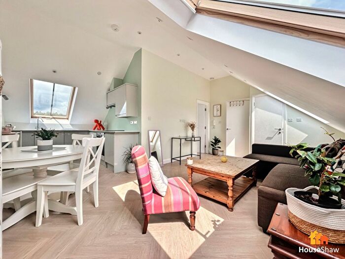 1 Bedroom Flat For Sale In High Street, Chesham, HP5