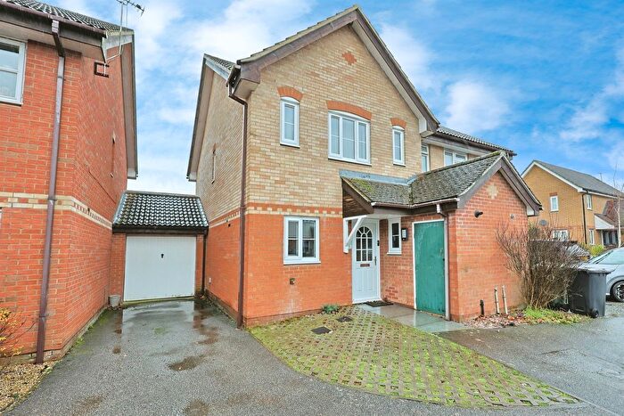 3 Bedroom Link Detached House For Sale In Brunswick Close, Dereham, NR19