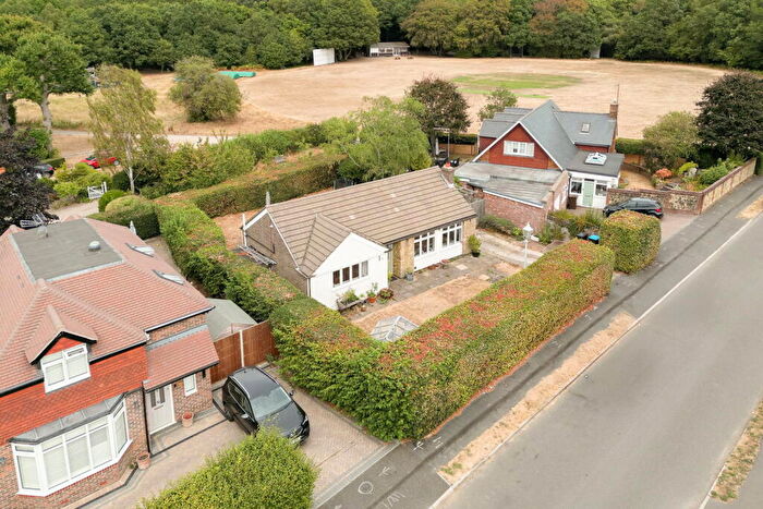 2 Bedroom Detached House For Sale In Stoneleigh Road, Limpsfield Chart, RH8