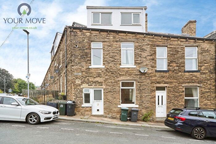 3 Bedroom End Terrace House For Sale In Harris Street, Bingley, West Yorkshire, BD16