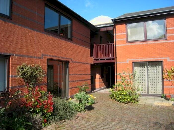 1 Bedroom Flat To Rent In Queens Court, Cox Street, Birmingham, B3