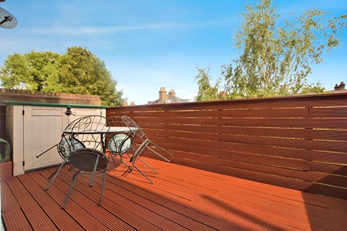 1 Bedroom Flat To Rent In Gautrey Road, London, SE15