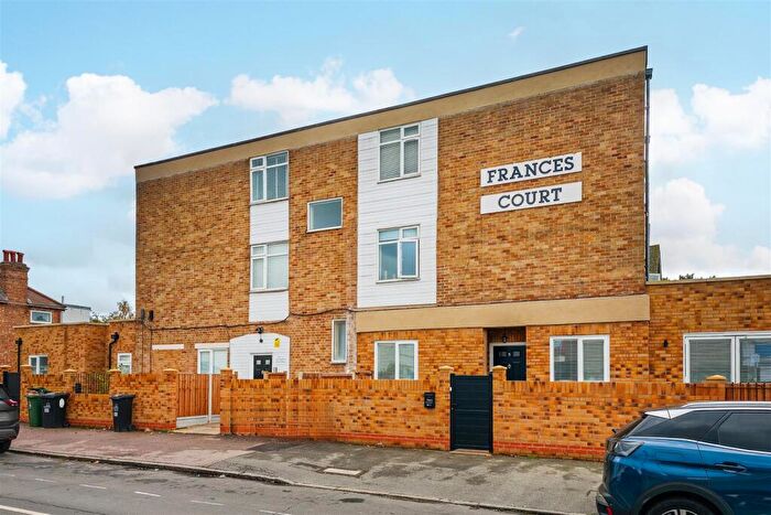 2 Bedroom Flat To Rent In Frances Court, Chingford Mount Road, Chingford, E4