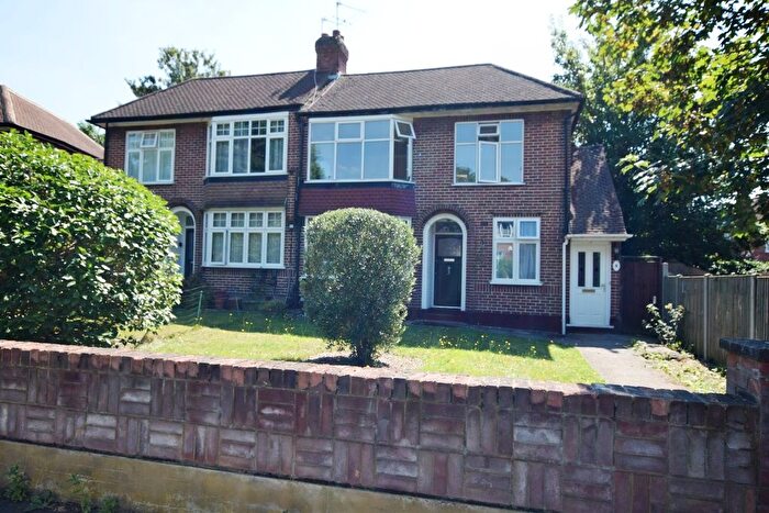 2 Bedroom Maisonette To Rent In Hallside Road, Enfield, EN1