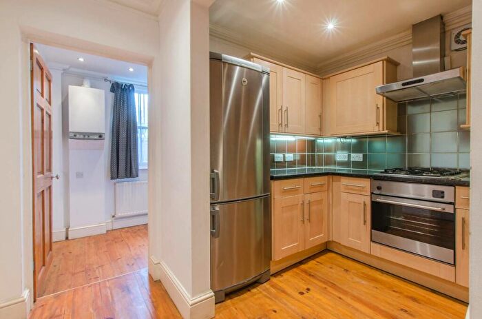 2 Bedroom Flat To Rent In Shooters Hill Road, Blackheath, London, SE3