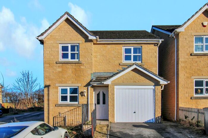 3 Bedroom Detached House To Rent In Mires Beck Close, Windhill, Shipley, BD18