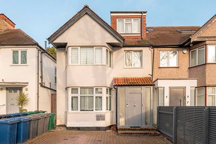 Studio To Rent In Holmfield Avenue, Hendon, London, NW4