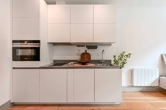 Studio To Rent In Zenith House, Wood Green, London, N15