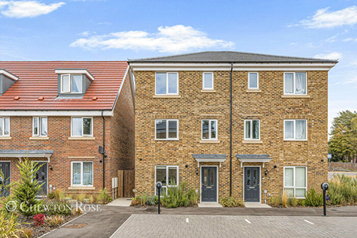 3 Bedroom Semi-Detached House For Sale In Heatherwood Road, Ascot, SL5