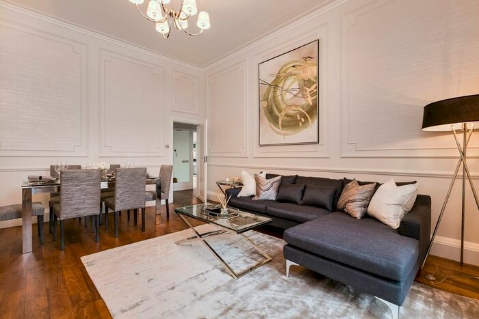 1 Bedroom Flat To Rent In Cadogan Place, London, SW1X