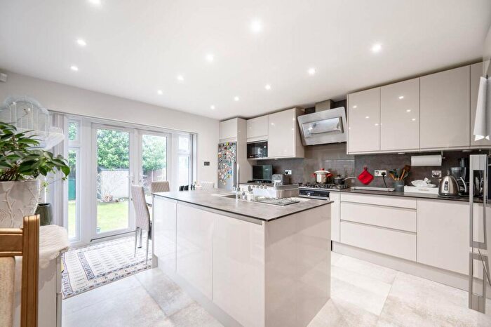 5 Bedroom Semi Detached House For Sale In Chamberlayne Road, Kensal Rise, London, NW10