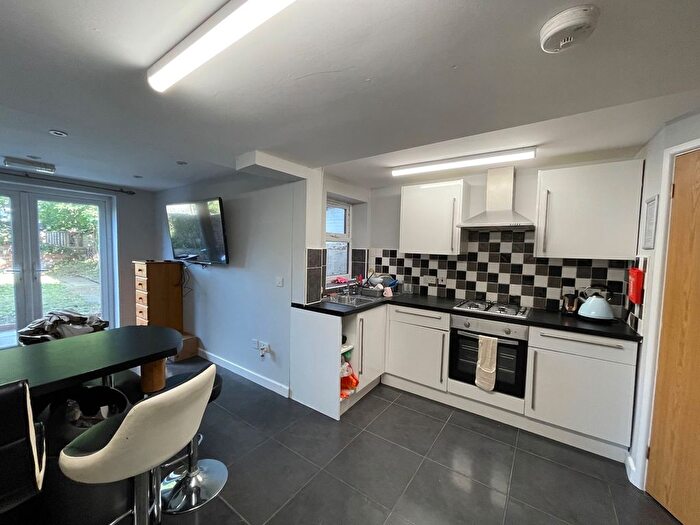 6 Bedroom Terraced House To Rent In De Beauvoir Road, Reading, RG1