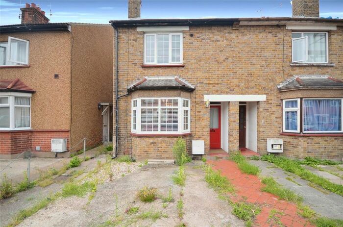 3 Bedroom End Of Terrace House To Rent In Henry Road, Chelmsford, Essex, CM1