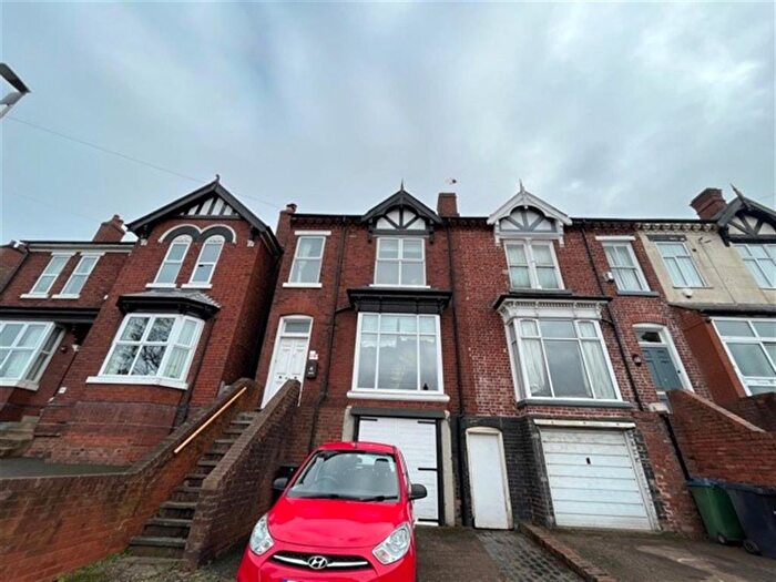 4 Bedroom Semi-Detached House To Rent In Vicarage Road, Oldbury, B68