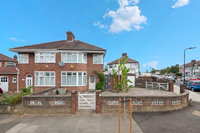 3 Bedroom Semi Detached House For Sale In Carr Road, Northolt, UB5