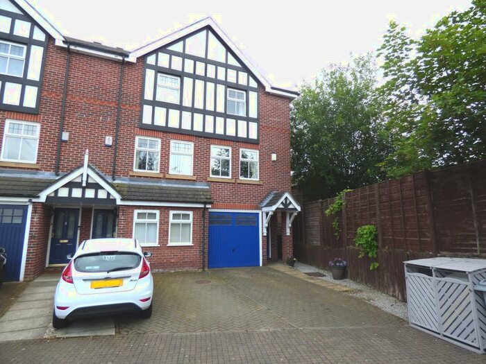 3 Bedroom Town House To Rent In Queen Annes Court; Macclesfield., SK11