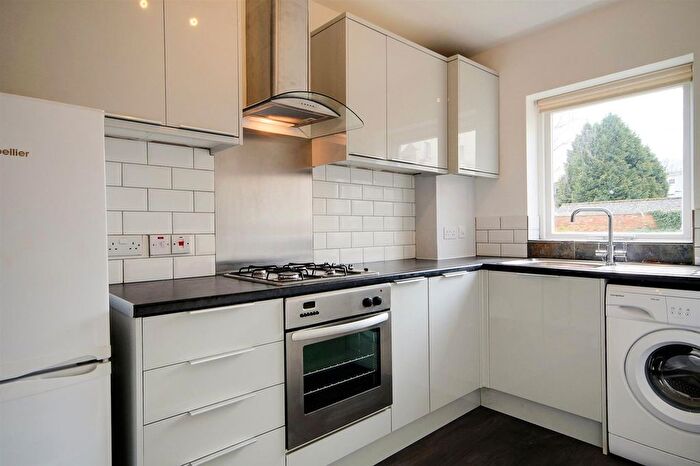 2 Bedroom Flat To Rent In Cedar Court Road, Cheltenham, GL53