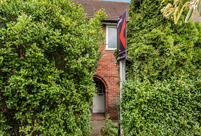 3 Bedroom Terraced House For Sale In Faversham Road, Morden, SM4