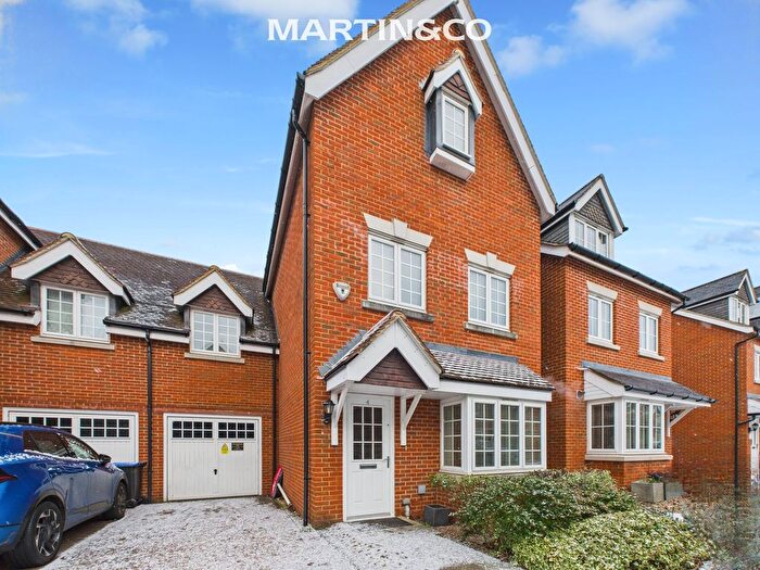 5 Bedroom Semi Detached House To Rent In Brackendale Close, Englefield Green, TW20