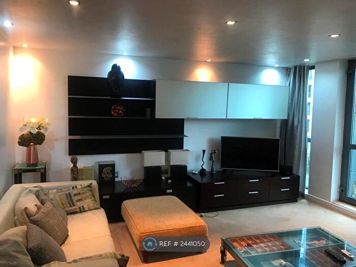 2 Bedroom Flat To Rent In Centenary Plaza, Birmingham, B1