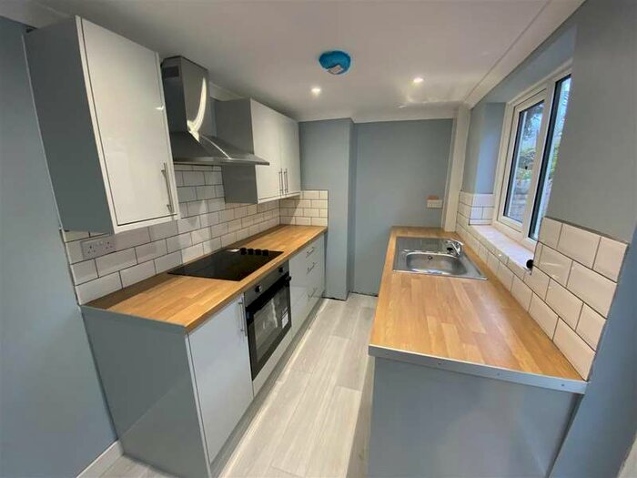 2 Bedroom End Of Terrace House To Rent In High Street, Halling, Rochester, ME2