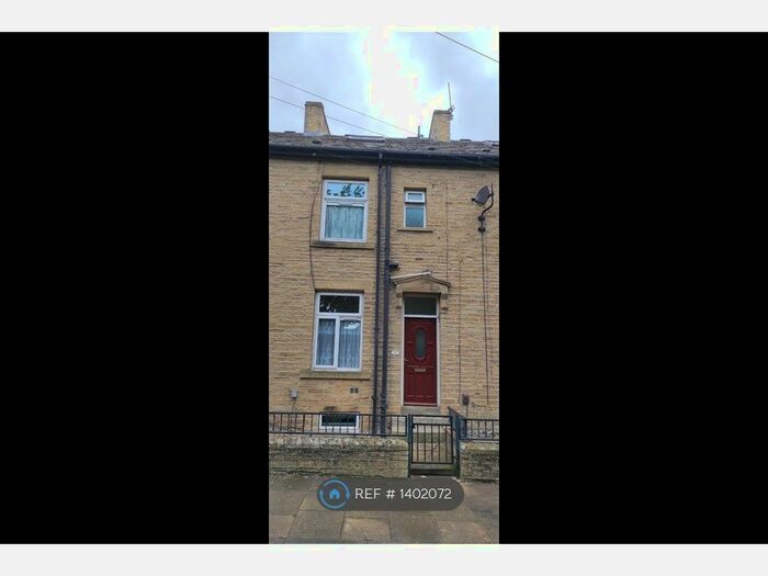 3 Bedroom Terraced House To Rent In Murgatroyd Street, Bradford, BD5