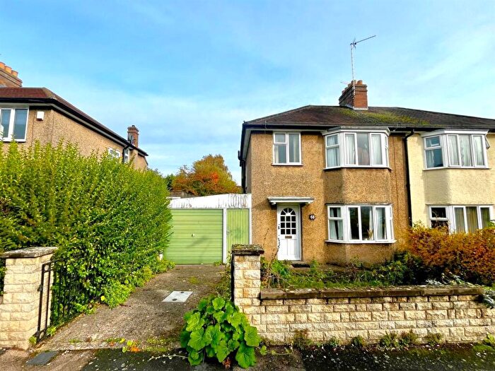 3 Bedroom Semi Detached House For Sale In Queens Walk, Stamford, PE9