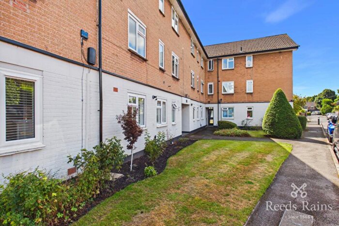 2 Bedroom Apartment For Sale In Sale, Greater Manchester, M33