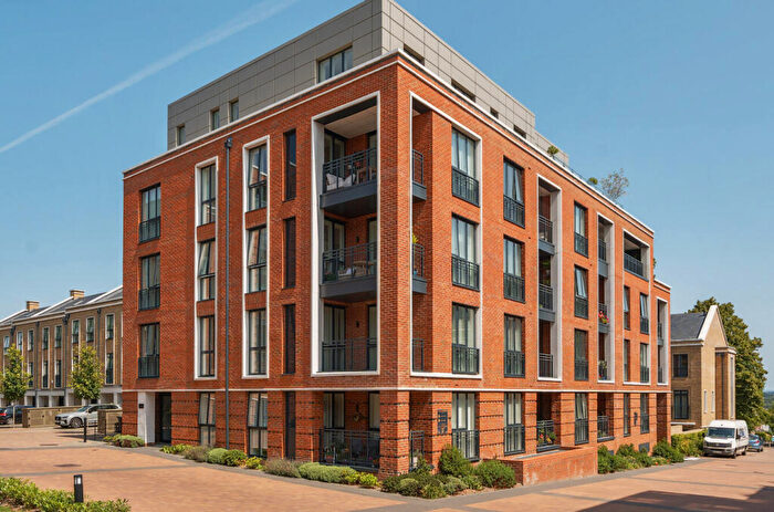 2 Bedroom Flat For Sale In Fellowes Rise, Winchester, Hampshire, SO22