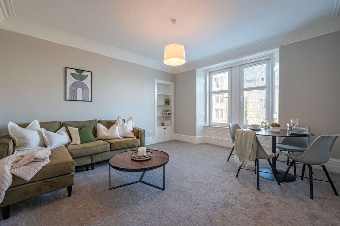 2 Bedroom Flat To Rent In Provost Road, Coldside, Dundee, DD3