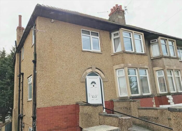 2 Bedroom Flat To Rent In Balmoral Road, Morecambe, LA4