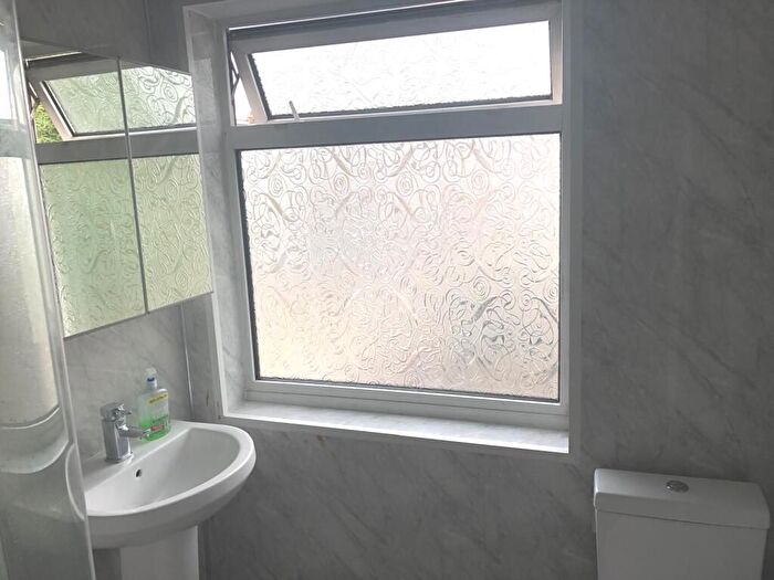 4 Bedroom Semi Detached House For Sale In Staines Road, Ilford, IG1