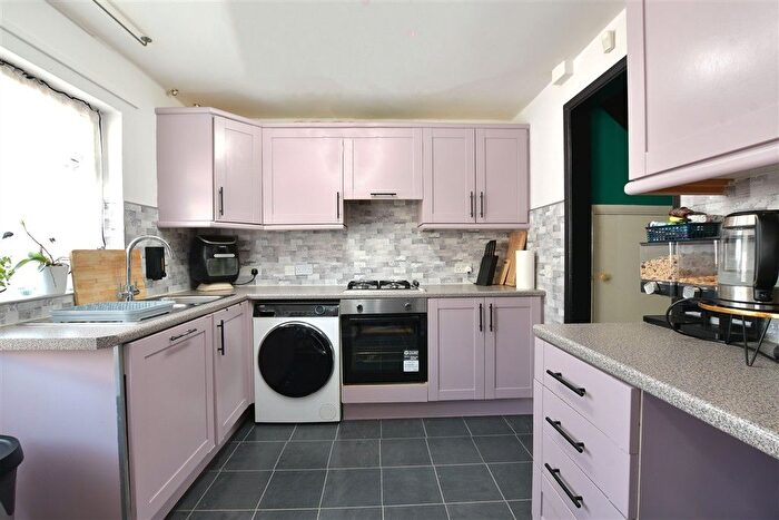 3 Bedroom End Terrace House For Sale In Hollands Walk, Basildon, Essex, SS16